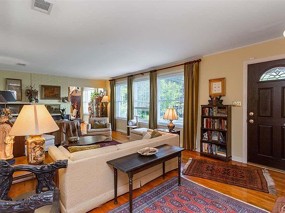 5th image of 2885 Blackshear Ave
