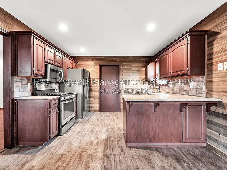 813 Daniel Ln — Photo 8