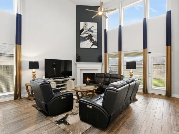19451 Gray Mare Dr, Tomball, TX 77377