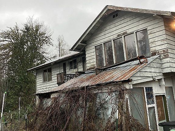 5th image of 821 NE Thistleberry Ln