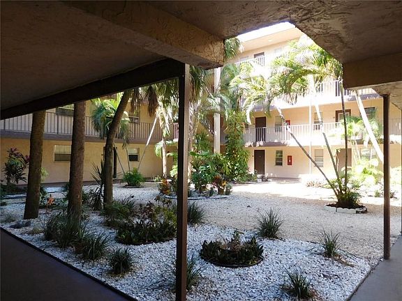 2nd image of 2840 Somerset Dr APT 410M