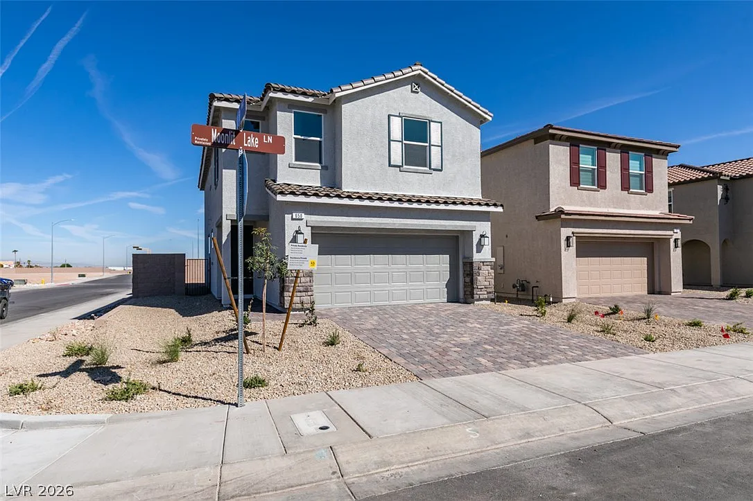 4 bed, 2.5 bath, 2069 sqft, $2,995 — Photo 2