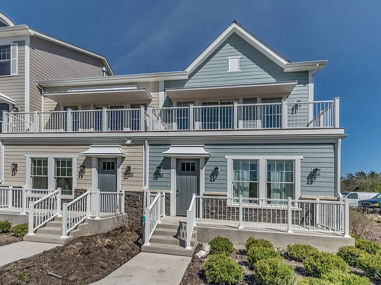 Eldridge Townhome Rentals — Photo 32