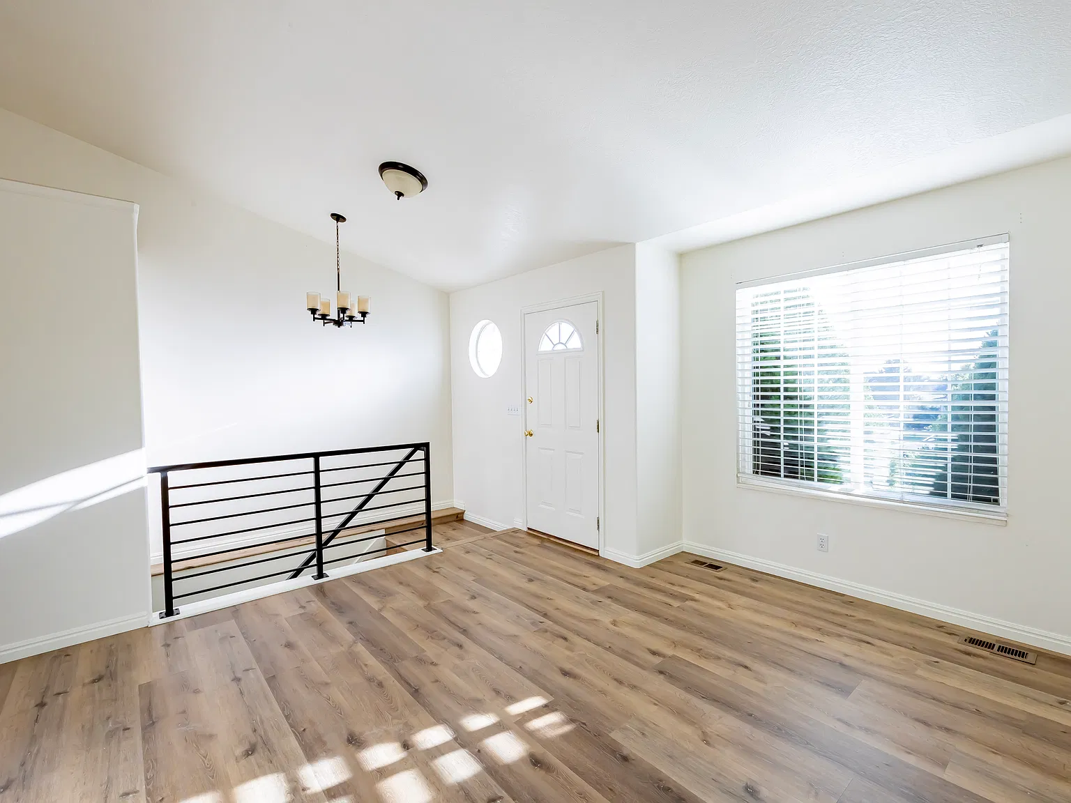 5 bed, 2640 sqft, $2,395 — Photo 3