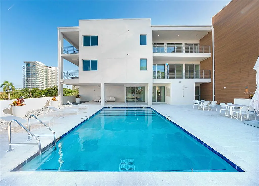 2 bed, 1.0 bath, 967 sqft, $3,200 — Photo 3