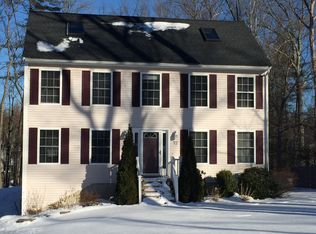 72 Red Squirrel Ln, Chester, NH 03036