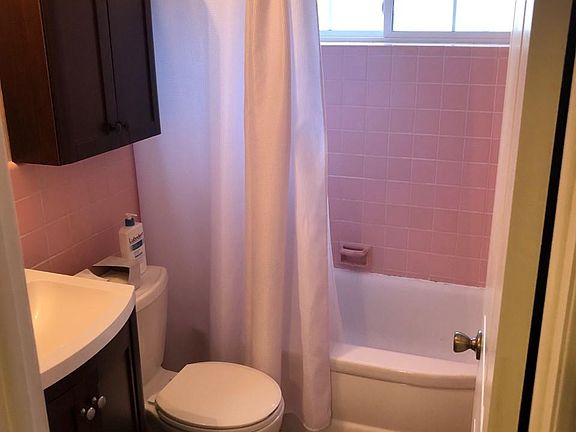 2nd image of 1015 Hilldale Dr #1015