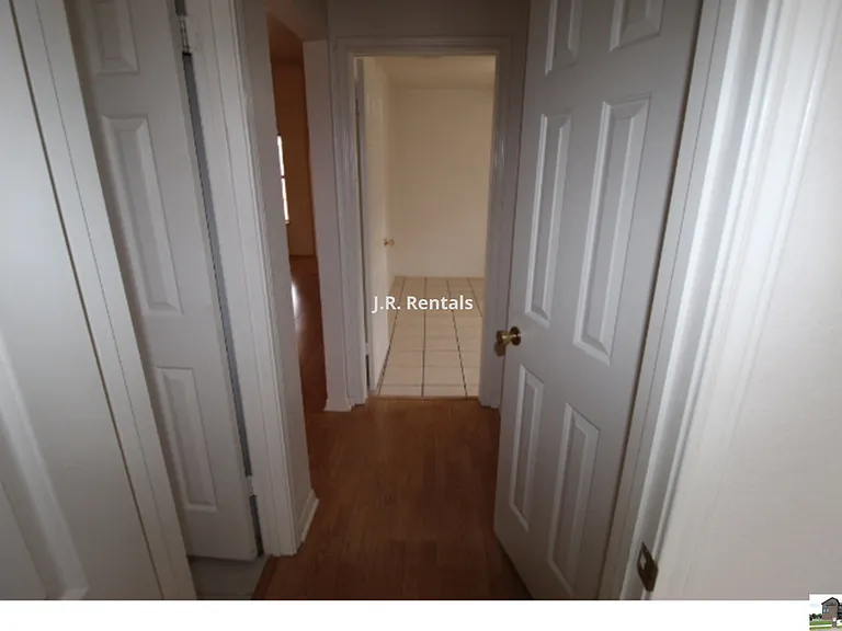 5211 James Loop — Photo 6