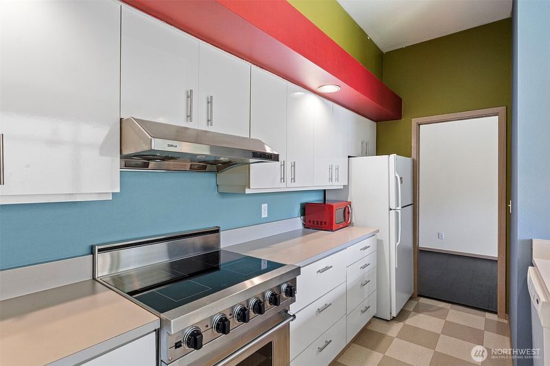 5th image of 2030 Western Avenue #514