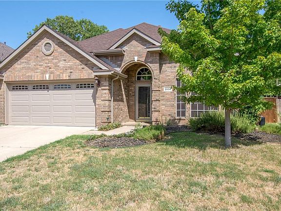 2nd image of 2804 Wandering Oak Dr