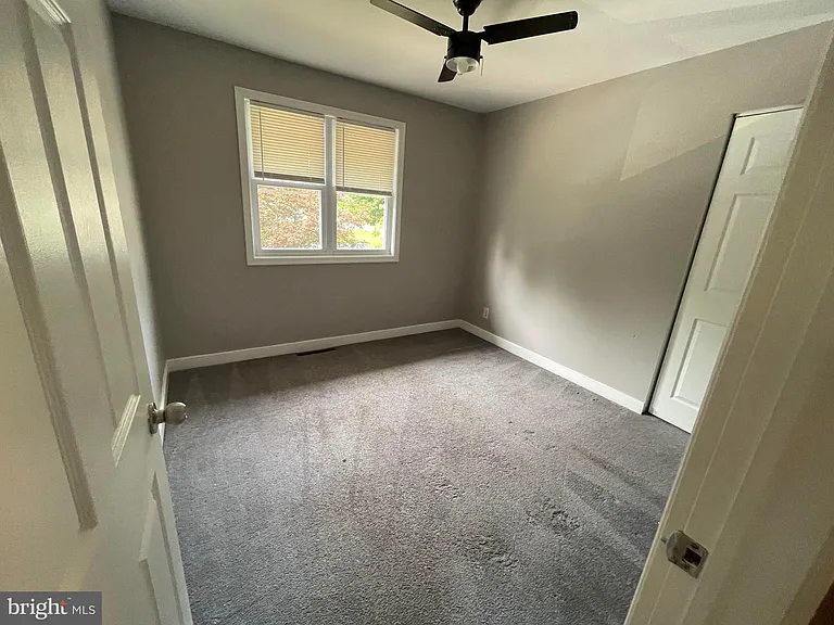 209 Maine Ave — Photo 17
