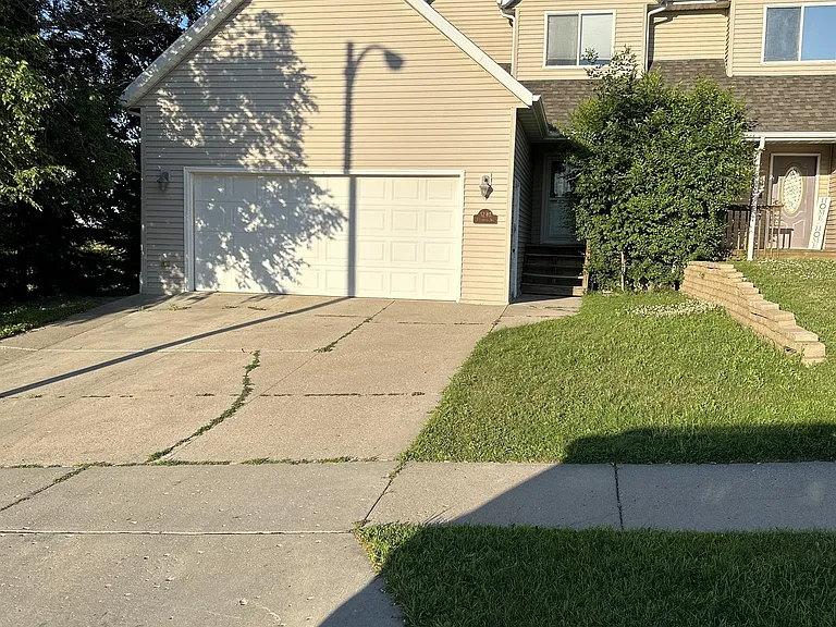 3240 E Capitol Ave — Photo 32