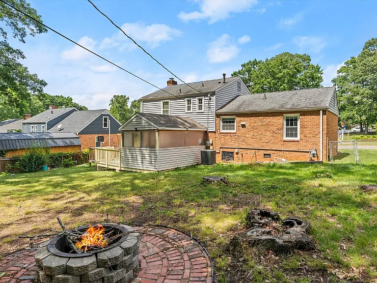 2220 Lauderdale Dr — Photo 41