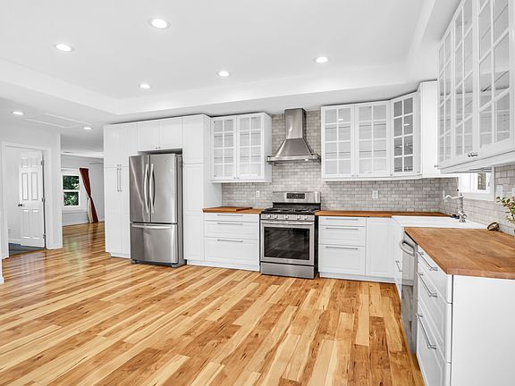 5th image of 726 N N St