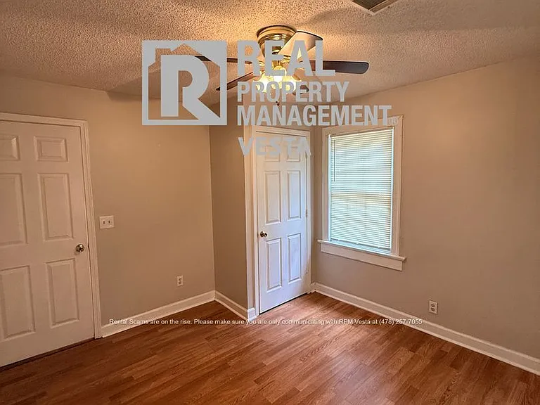 3163 Highpoint Dr — Photo 4