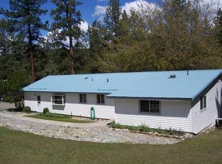 3 Victory Ln, Republic, WA 99166