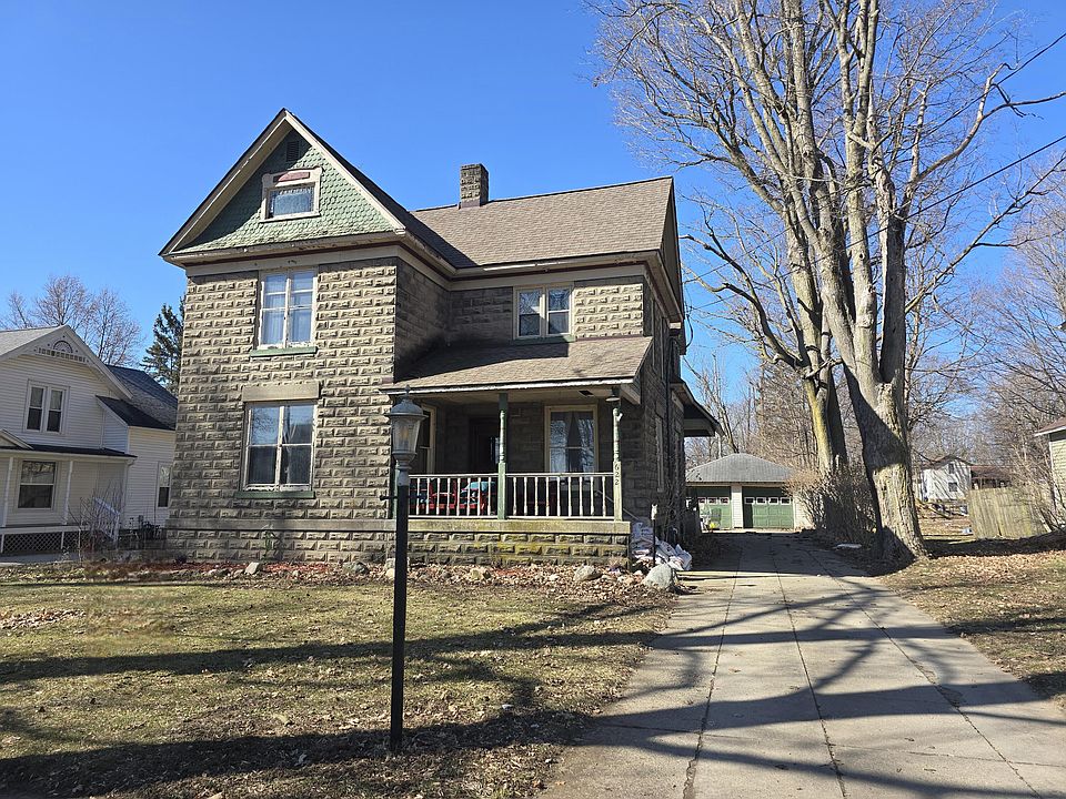 1st image of 622 Maple St