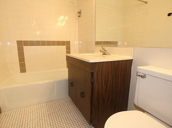 3rd image of 1355 W Belden Ave
