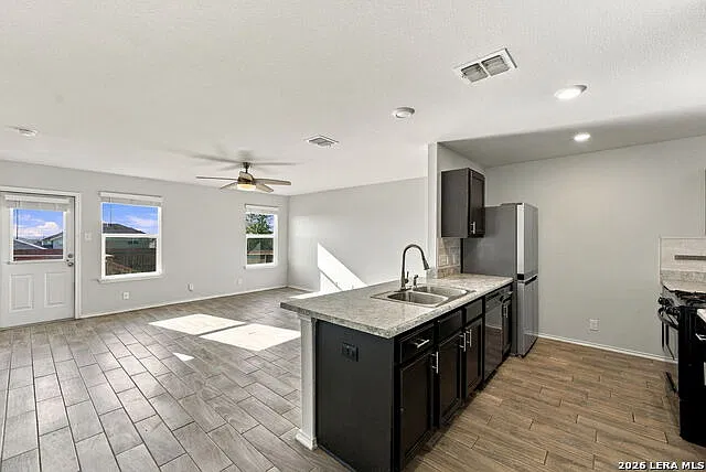 3 bed, 2.0 bath, 1156 sqft, $1,650 — Photo 3