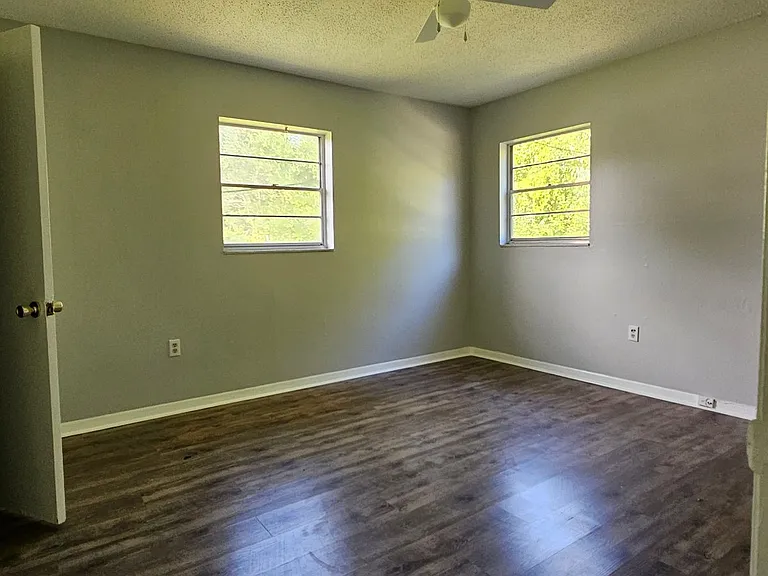 2621 SW 33rd Ave — Photo 6