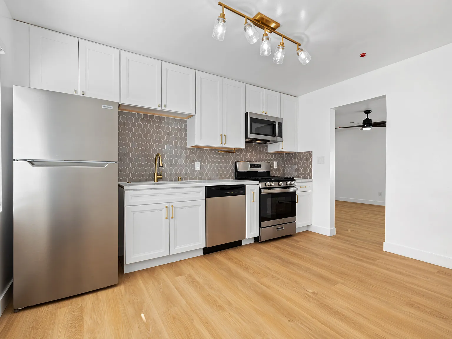 2 bed, 800 sqft, $2,695 — Photo 1