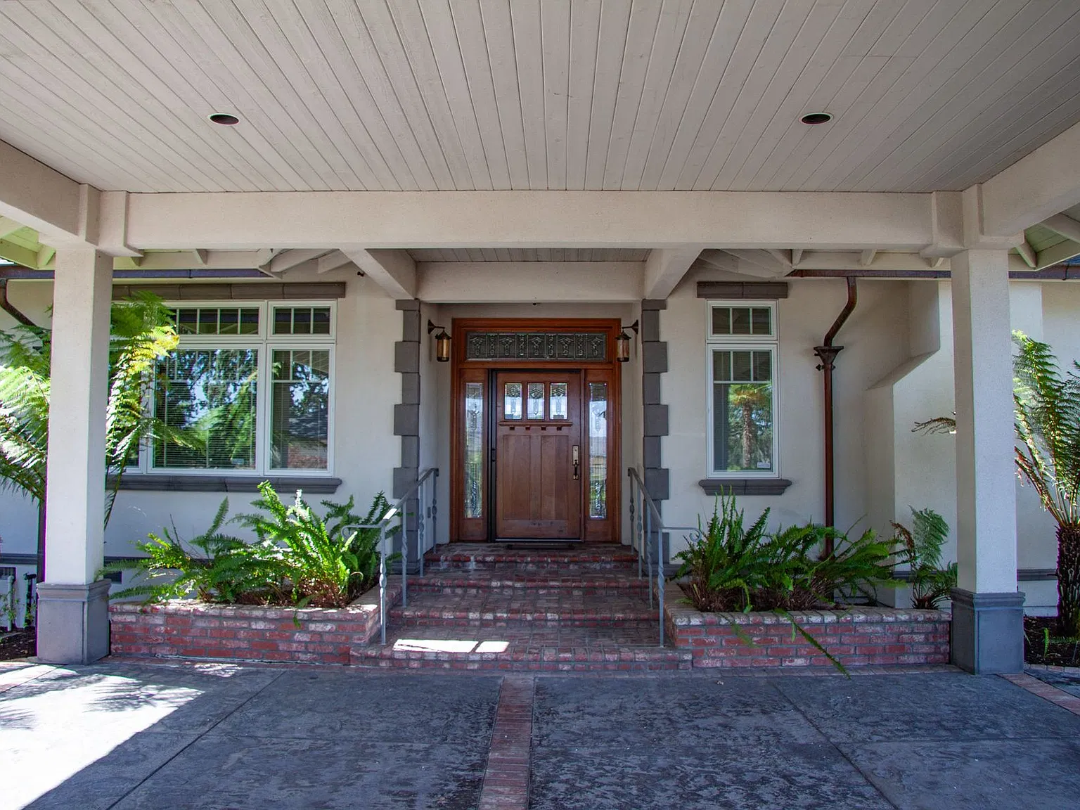 2 bed, 2.5 bath, 3200 sqft, $5,000 — Photo 4