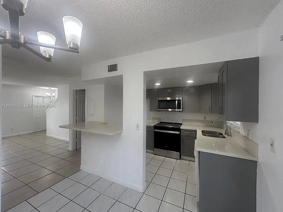 7833 NW 44th Ct #7833