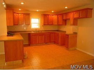 4th image of 1104 Lakeview Dr