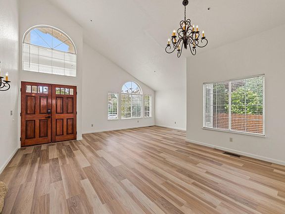 4th image of 2466 Wine Country Avenue