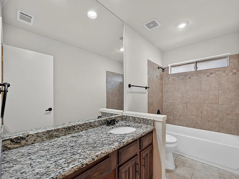 209 Glenwood Dr — Photo 16
