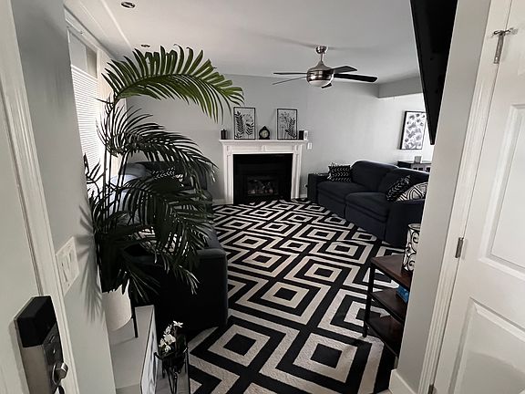 3rd image of 5582 Marshfield Dr