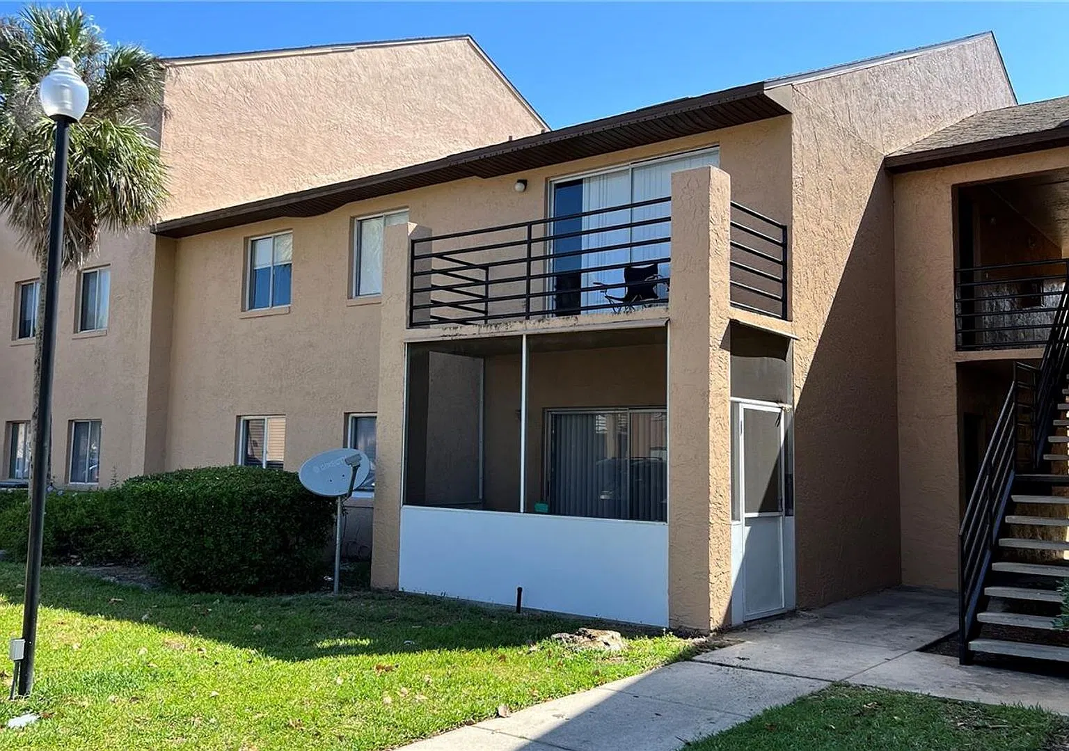Alhambra Court Condo — Photo 1