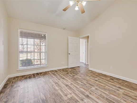 4th image of 2126 Millwood Dr