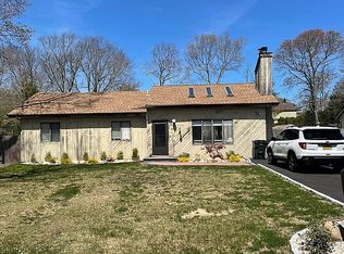 32 Argonne Rd W, Hampton Bays, NY 11946