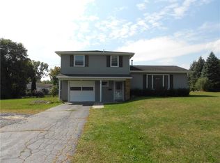 25 Gary Dr, Rochester, NY 14624