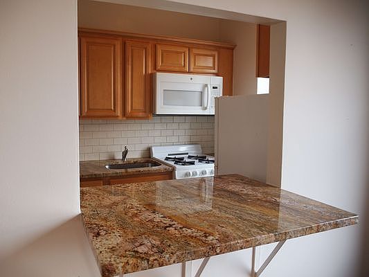 4th image of 570 Isham St APT 6C