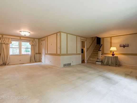 3rd image of 804 N Rainbow Dr