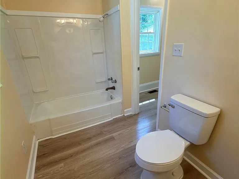 228 Eastwood Ave — Photo 17