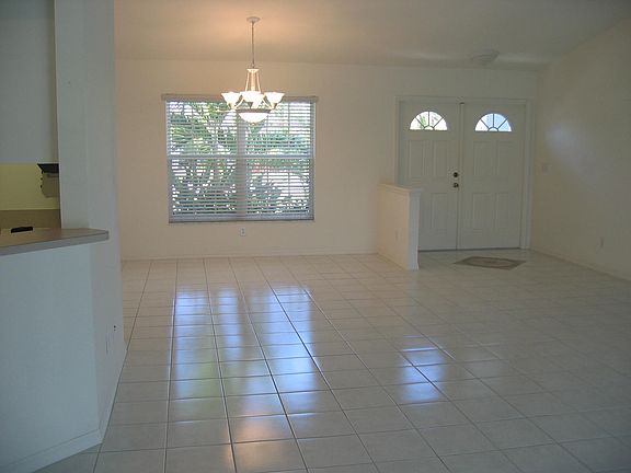 Entrance/Dining Area