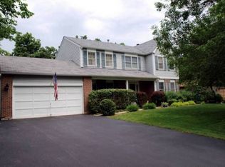 2191 Maplewood Dr, Gurnee, IL