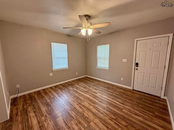 4th image of 1102 Bluff St