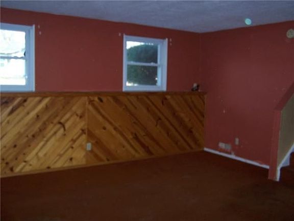 3rd image of 917 Waring Dr E