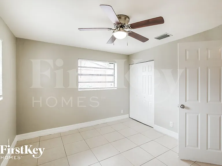4951 SW 16th St — Photo 7