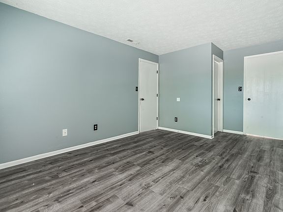 5th image of 4351 Village Parkway West Crk #7