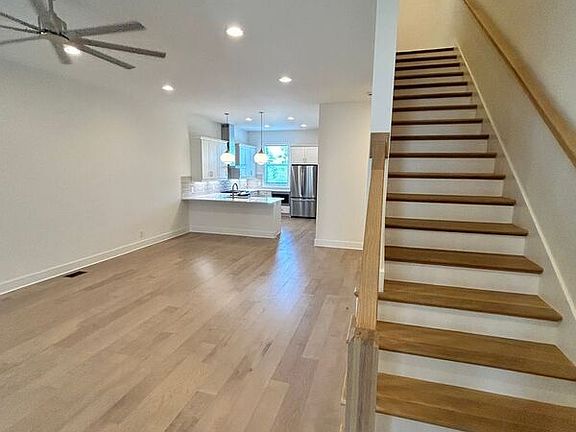 4th image of 1011 44th Ave N #4