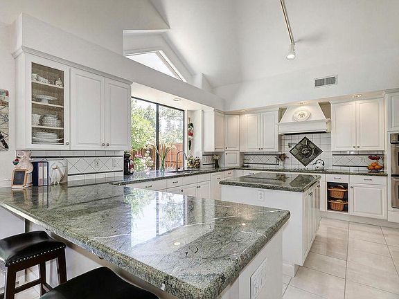 3rd image of 11747 Hollenbeck Way