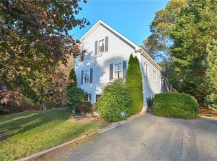 95 Saybrook Ave, Narragansett, RI 02882