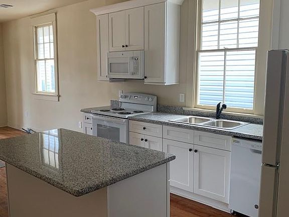 4th image of 2912 Saint Peter St #14
