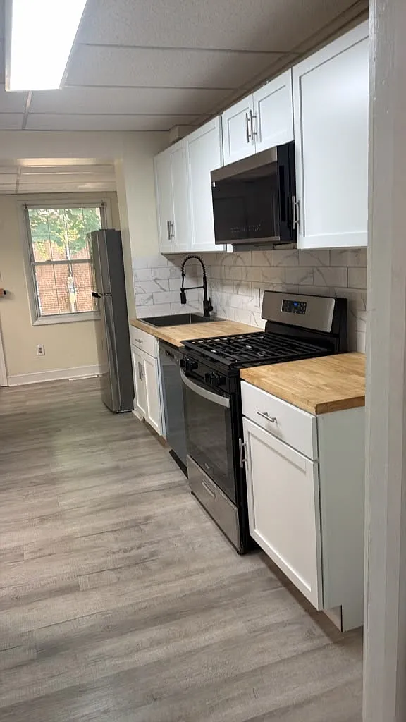 3 bed, 1200 sqft, $1,700 — Photo 1