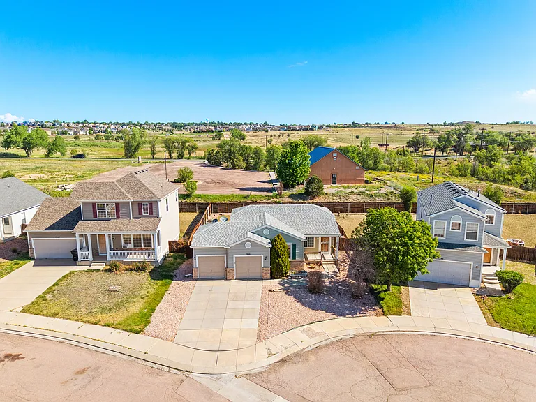 1355 Lords Hill Dr — Photo 32